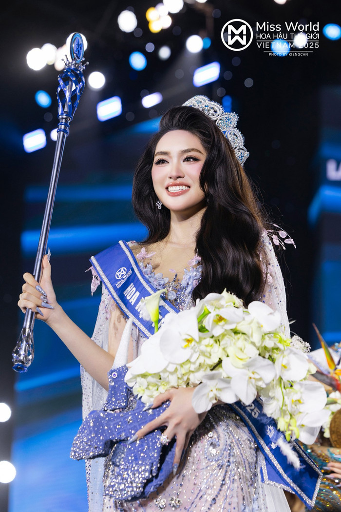 Phương Oanh sẽ thi Miss World vào năm 2027 tại Tanzania.