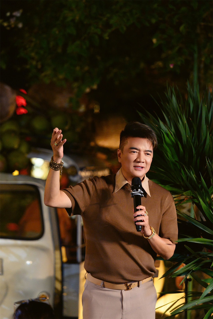 Đàm Vĩnh Hưng cho rằng, với sự phát triển của mạng xã hội và các nền tảng số, việc truyền tải thông điệp đến công chúng ngày nay trở nên dễ dàng hơn bao giờ hết.