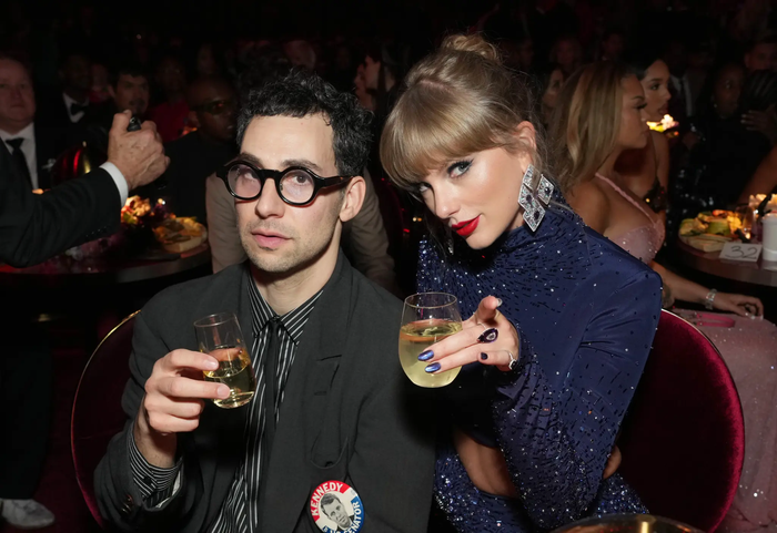 Taylor Swift và nhà sản xuất thân thiết Jack Antonoff.