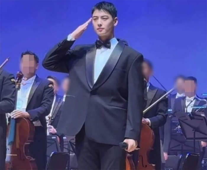 Hình ảnh mới nhất của Cha Eun Woo được chia sẻ trên mạng xã hội.