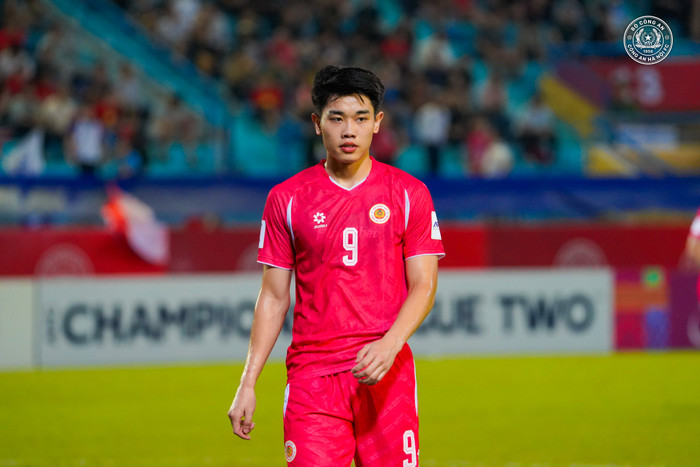 Tiền đạo Nguyễn Đình Bắc đang tạo nên sự khác biệt rõ rệt so với Nguyễn Tiến Linh, ít nhất là ở thời điểm hiện tại của V.League. Sự đối lập về phong độ giữa hai chân sút này đang nói lên rất nhiều điều.