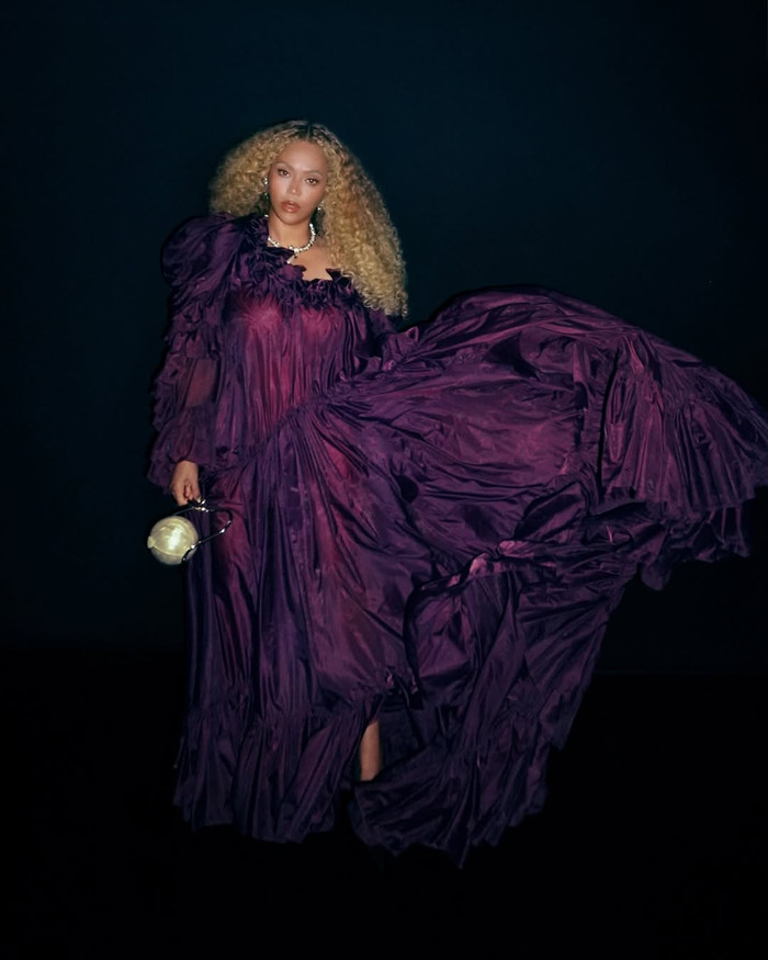 Bộ ảnh thời trang ấn tượng của Beyoncé gợi nhắc trực tiếp đến hình ảnh biểu tượng trong MV Hold Up.