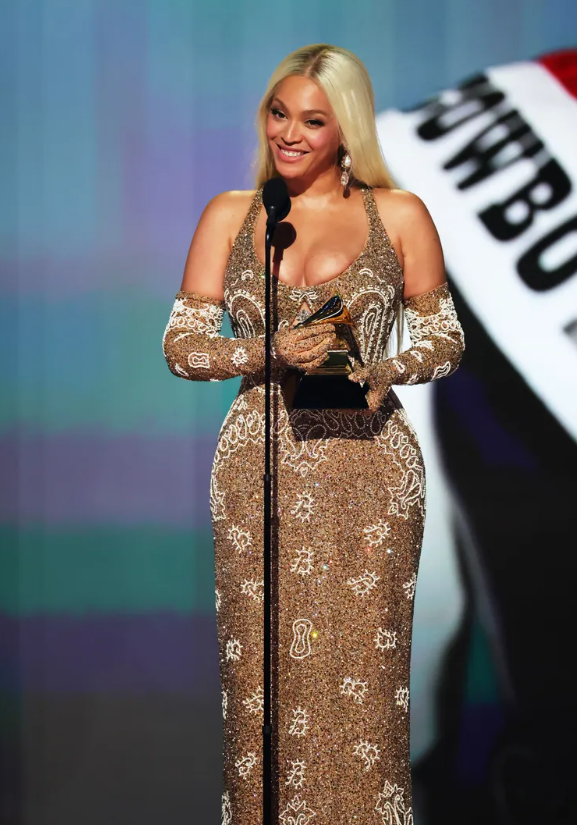 Beyoncé nhận giải Album của năm cho Cowboy Carter vào năm 2025. Ảnh: Getty