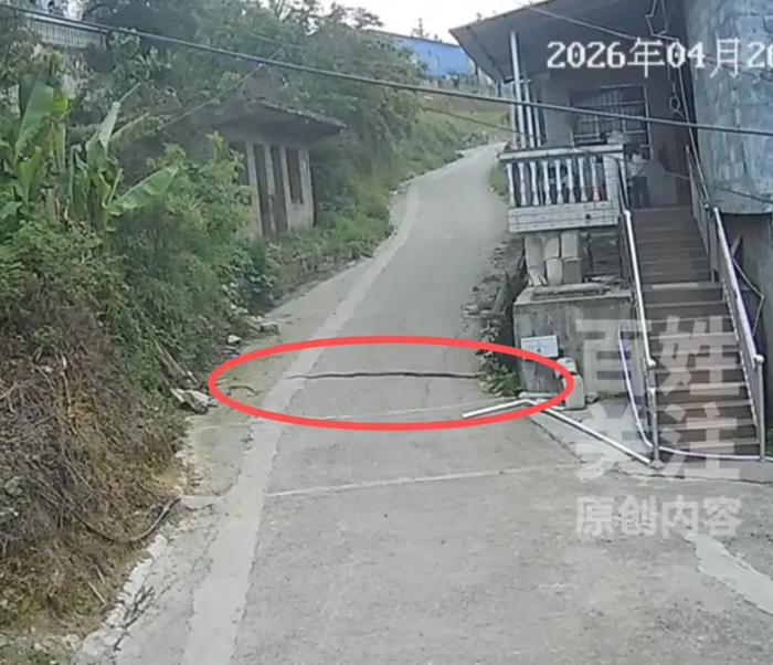 Chạy xe ngang nhà hàng xóm, người đàn ông vội báo cảnh sát khi thấy cảnh tượng kinh hãi Ảnh 1