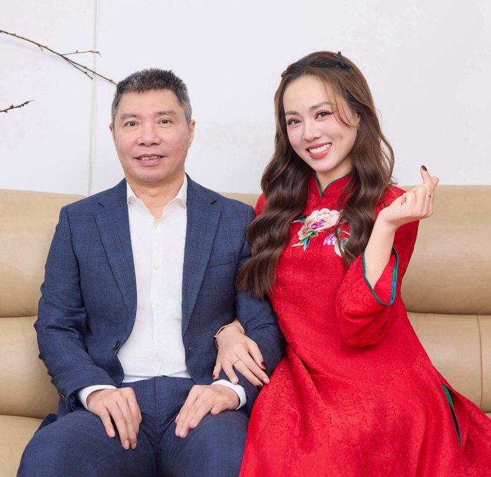 Sự đồng hành không rời của Ngọc Hà là động lực lớn nhất giúp NSND Công Lý hồi phục sau biến cố. Ảnh: FBNV