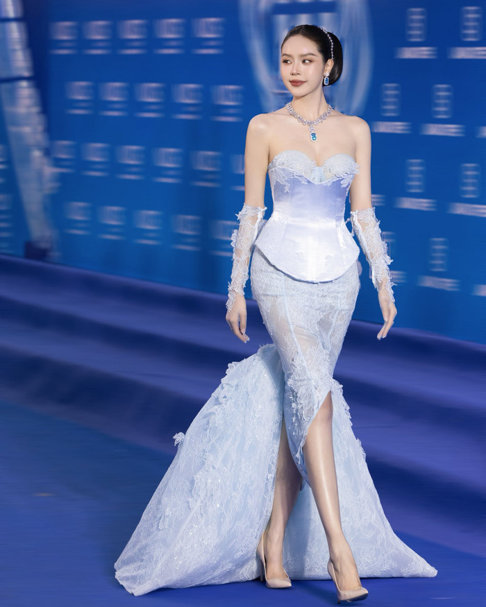 Thanh Thủy xuất hiện quý phái, thanh lịch tại một sự kiện gần đây.