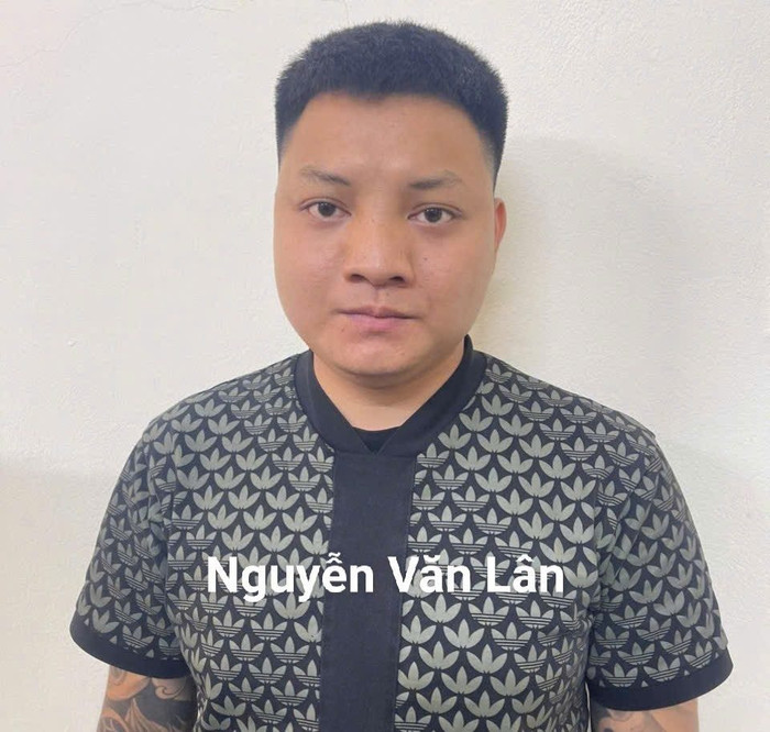 Gây ra 'nỗi ám ảnh' cho người phụ nữ, 2 thanh niên phải cúi đầu nhận tội tại Cơ quan Công an Ảnh 1