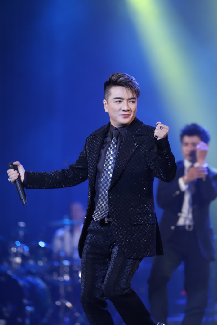 Đàm Vĩnh Hưng cho biết trong năm nay và năm sau sẽ ít đi diễn ở n ước ngoài vì có dự án đặc biệt cần tập trung.