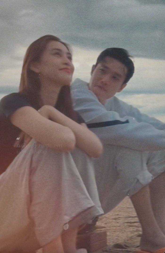 Đây là khoảnh khắc hậu trường của phim Ốc Mượn Hồn, do Tiểu Vy và Quốc Trường đóng chính (Ảnh: Chụp màn hình).