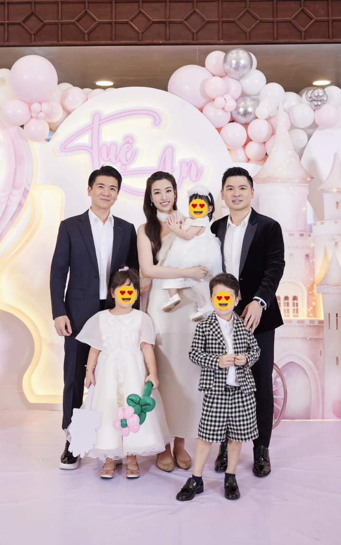 Đỗ Mỹ Linh từng cho biết anh chồng đã chủ động mua quần áo cho cháu gái. Ảnh: FBNV