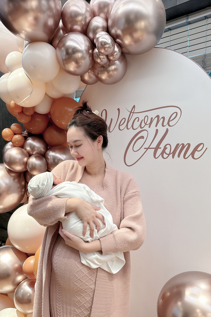 Nữ diễn viên đang hạnh phúc trong vai trò làm mẹ.