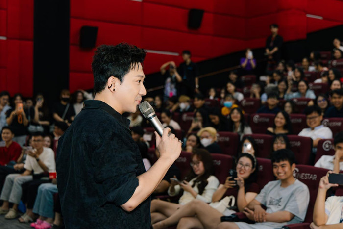 Thỏ Ơi!! trở thành bộ phim Việt được chiếu tại rạp quốc tế cán mốc 1 triệu đô la (khoảng hơn 26 tỷ đồng) cho tuần chiếu đầu tiên các thị trường Mỹ, Canada và Âu Châu.