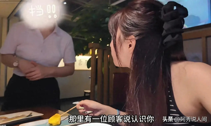 Đi ăn một mình tại nhà hàng, cô gái lập tức bỏ về sau lời nhắn của nhân viên Ảnh 1