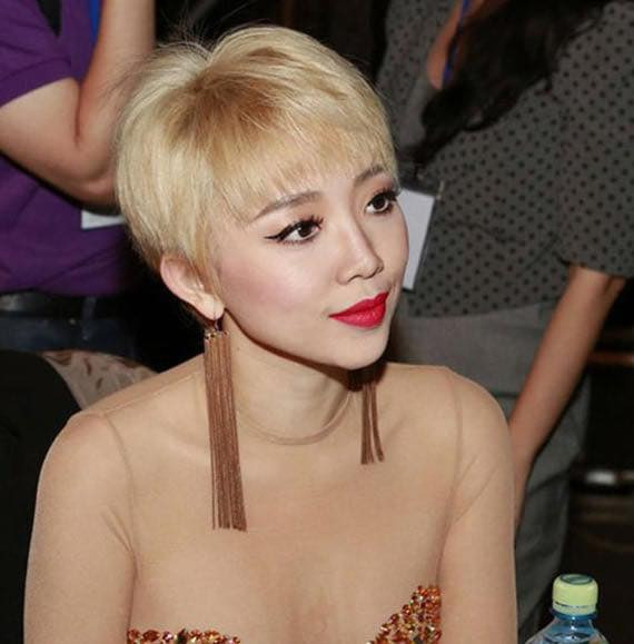 Diện mạo mới của Phùng Khánh Linh có nét tương đồng với Tóc Tiên trong quá khứ. (Ảnh: Tóc Tiên)