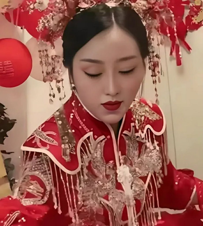 Lấy vợ không cần sính lễ, chú rể 'chết lặng' khi xem lại ảnh tân hôn của vợ Ảnh 2