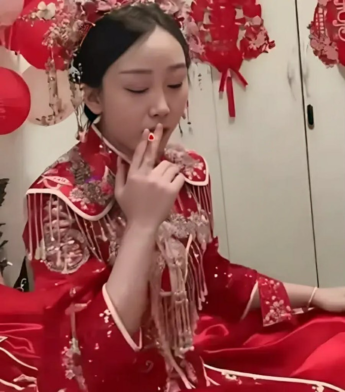 Lấy vợ không cần sính lễ, chú rể 'chết lặng' khi xem lại ảnh tân hôn của vợ Ảnh 4