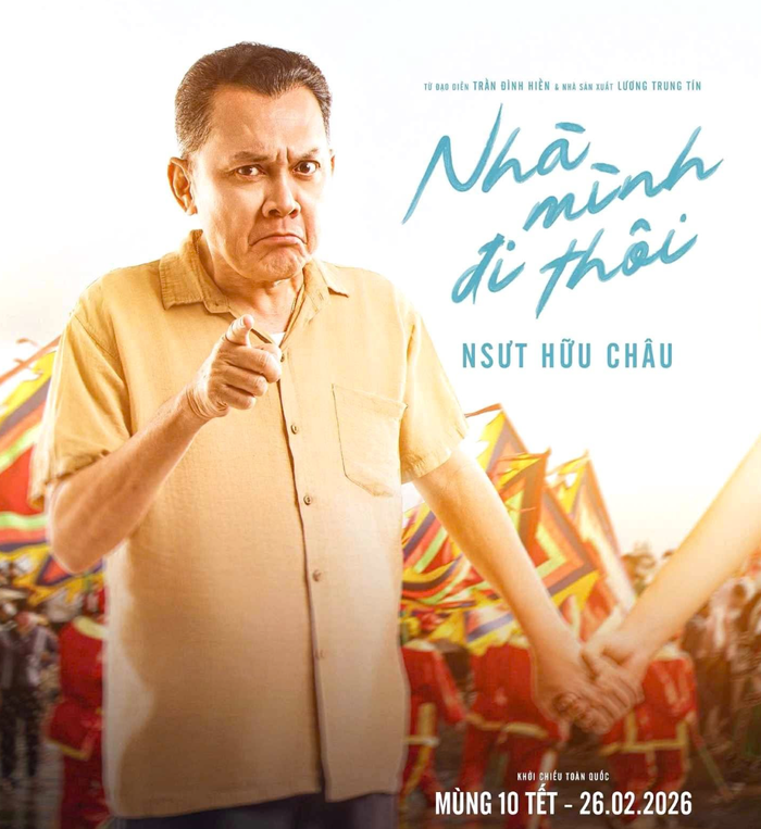 Tạo hình của NSƯT Hữu Châu trong phim Nhà Mình Đi Thôi. - Ảnh: NSX