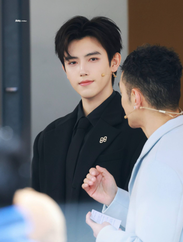 Xuất thân 'ngậm thìa vàng' vừa là lợi thế vừa là áp lực với nam diễn viên