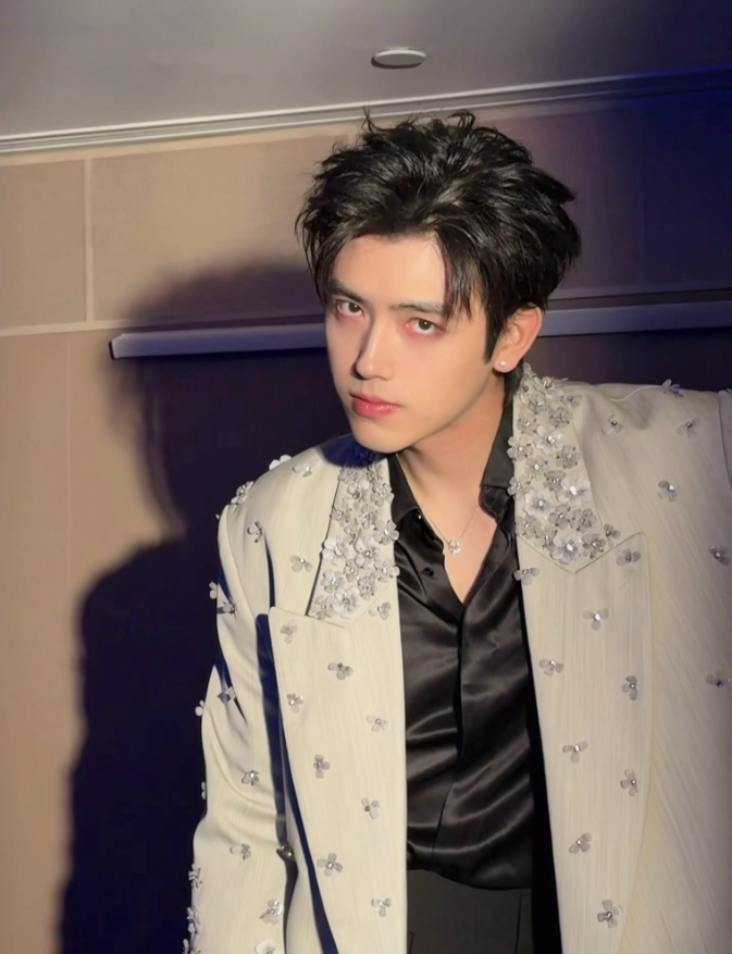 Trần Phi Vũ, gương mặt trẻ đang tăng tốc mạnh trên màn ảnh Hoa ngữ