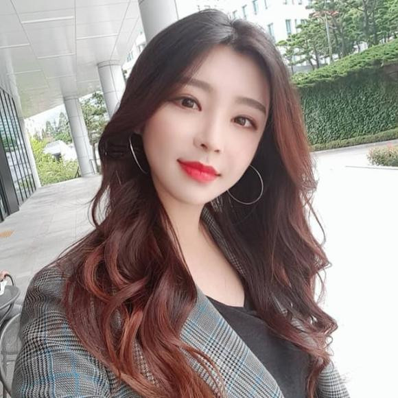 Cô giáo trẻ Park Hyun Seo.