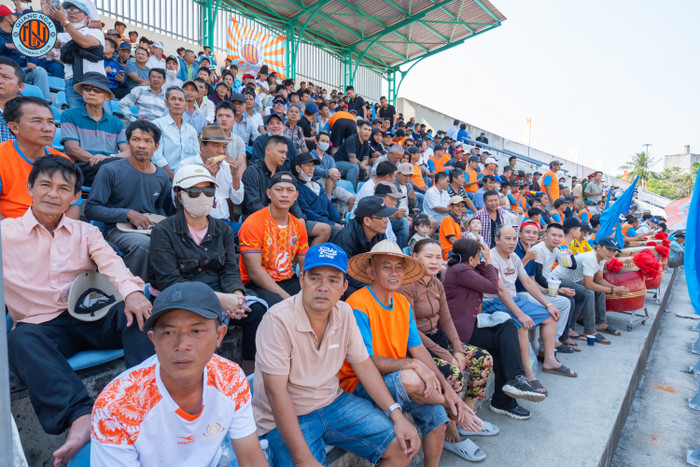 Khán giả Quảng Ngãi đã được tận hưởng tận niềm vui chiến thắng trên sân nhà. Ảnh: Quảng Ngãi FC