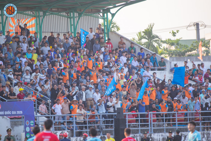 Quảng Ngãi FC thắng trận đầu tiên trên sân nhà: Sức mạnh từ tình yêu khán giả Ảnh 2