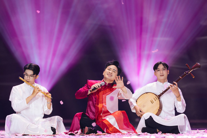 Tùng Dương hát lại ca khúc 'định mệnh' sau 25 năm Ảnh 2