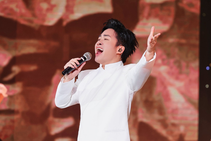 Tùng Dương hát lại ca khúc 'định mệnh' sau 25 năm Ảnh 4