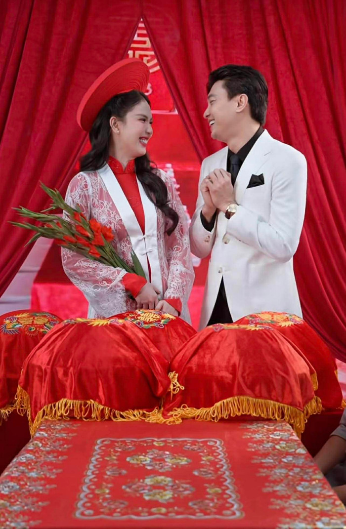 Gần đây, cả hai liên tục đăng tải thông tin, hình ảnh, clip về đám cưới. Sự thật đây là chiêu trò thu hút truyền thông để bán hàng.