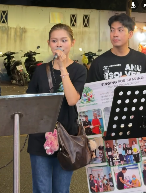 Con nuôi Phi Nhung đi hát ở lề đường, khán giả phản ứng mạnh Ảnh 2