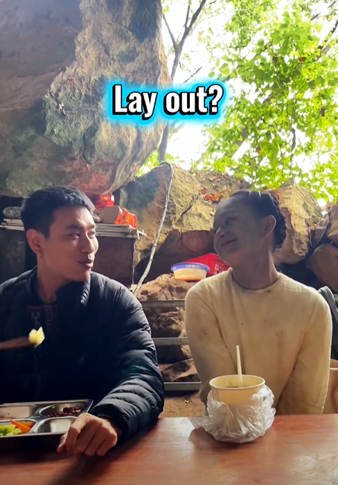 Không chỉ trên màn ảnh, tương tác hậu trường của Lan Phương và Kiều Minh Tuấn cũng thu hút sự quan tâm.