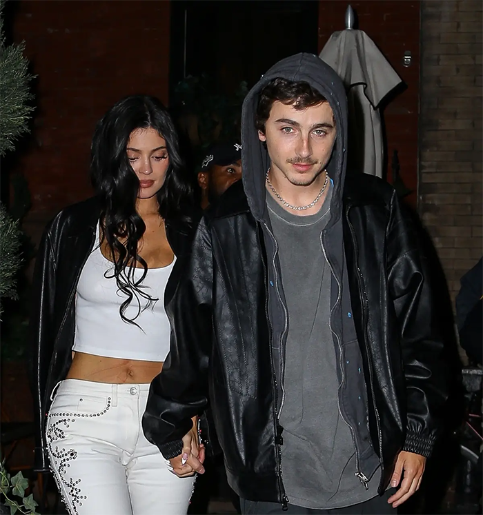 Người mẫu Kylie Jenner và bạn trai Timothee Chalamet bị bắt gặp hẹn hò mới đây.