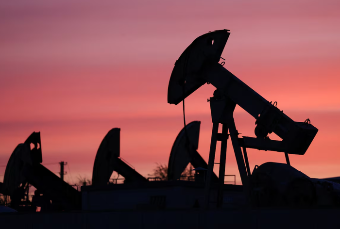 Giàn bơm dầu tại mỏ dầu Airakol do Caspiy Neft vận hành ở vùng Atyrau, Kazakhstan. Ảnh: REUTERS