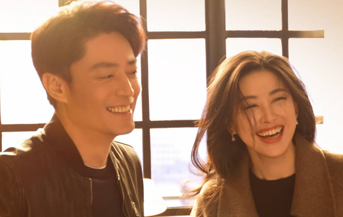 Được làm lại từ kịch bản nổi tiếng của Nhật Bản, bộ phim gây tò mò khi Hoắc Kiến Hoa vào vai một kiến trúc sư tài năng nhưng lập dị, kiên định với lối sống độc thân. Nhân vật không dễ đồng cảm ngay từ đầu, nhưng càng theo dõi, khán giả càng hiểu những nguyên tắc và nỗi cô đơn ẩn sau vẻ ngoài khó gần. Khi tình yêu xuất hiện, sự thay đổi diễn ra chậm rãi nhưng hợp lý, tạo nên sức hút riêng.