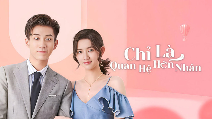 Bộ phim khai thác mô-típ quen thuộc nhưng vẫn hiệu quả: hôn nhân hợp đồng giữa một nhà thiết kế trẻ và vị tổng tài lạnh lùng. Từ những toan tính ban đầu, hai nhân vật dần bị cuốn vào cảm xúc thật khi sống chung dưới một mái nhà. Nhịp phim nhanh, tình tiết nhẹ nhàng và cách xây dựng cặp đôi chính tự nhiên giúp tác phẩm trở thành lựa chọn giải trí dễ chịu cho khán giả yêu thích thể loại ngọt sủng.