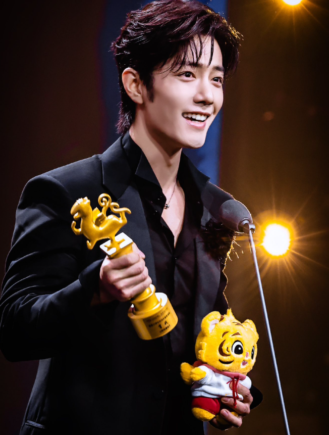 Tiêu Chiến chính thức giành giải Ảnh đế Phi Hổ.&nbsp;