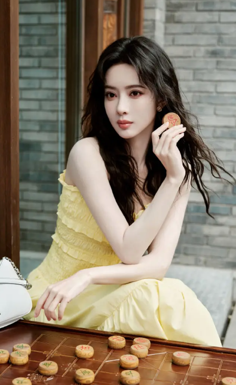 Cận cảnh nhan sắc trong trẻo của Mạnh Tử Nghĩa.&nbsp;