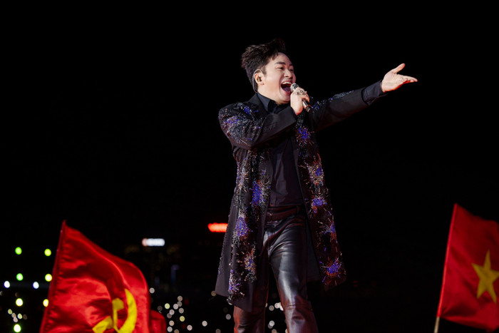 Tùng Dương lên tiếng khi hát mở màn trong concert quốc gia Ảnh 4