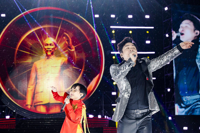 Tùng Dương lên tiếng khi hát mở màn trong concert quốc gia Ảnh 3