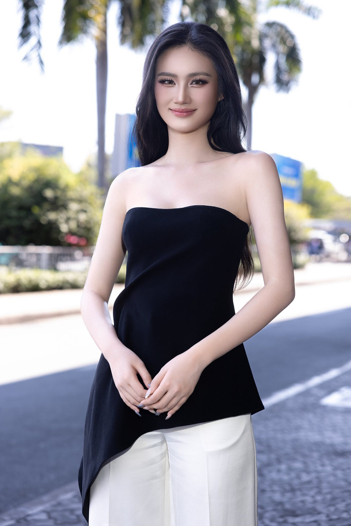 Ý Nhi vẫn thường di chuyển giữa hai nước Việt - Úc để phục vụ cho công việc lẫn học tập. Ảnh: FBNV