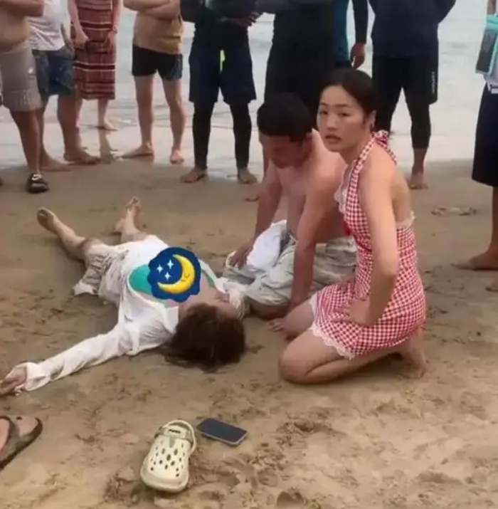 Nam bác sĩ cứu cô gái bị đuối nước ngoài biển, cái kết khiến nhiều người bức xúc Ảnh 2