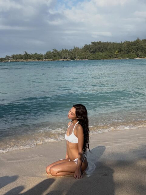 Trọn bộ ảnh bikini 'cực nóng' của Jennie Ảnh 6