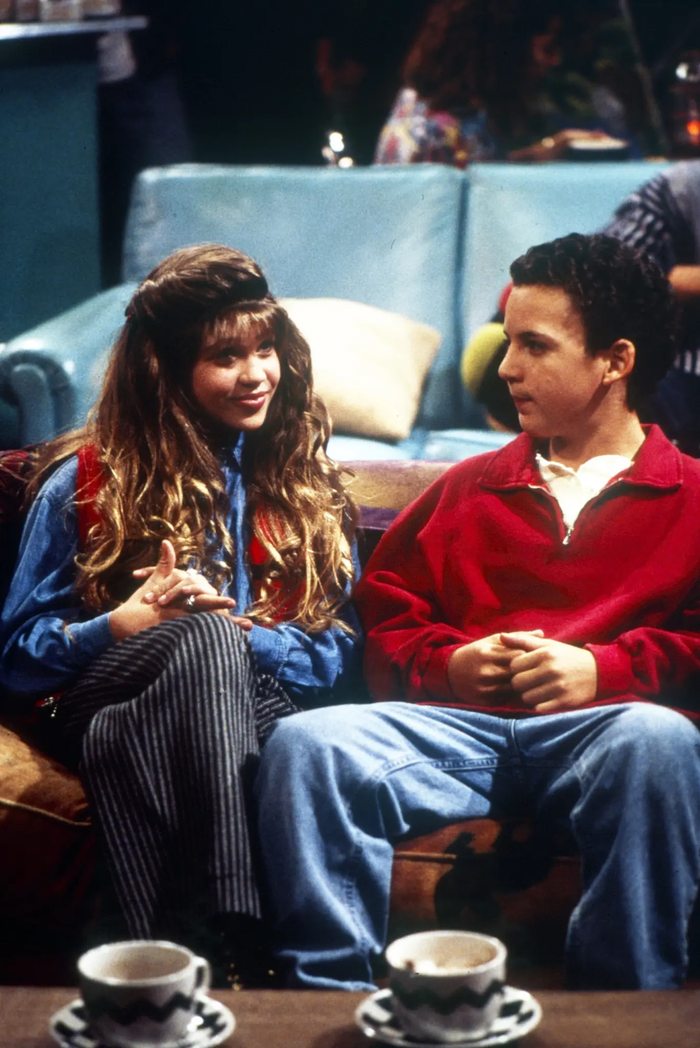 Danielle Fishel bắt đầu tham gia Boy Meets World từ năm 12 tuổi.