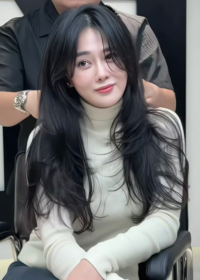 Tóc của Phương Oanh sau khi được phục hồi và chăm sóc.&nbsp;