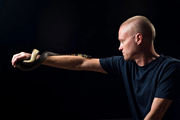 Người đàn ông bị rắn cắn hơn 200 lần suốt 20 năm, tạo ra 'siêu kháng thể' cứu người Ảnh 1