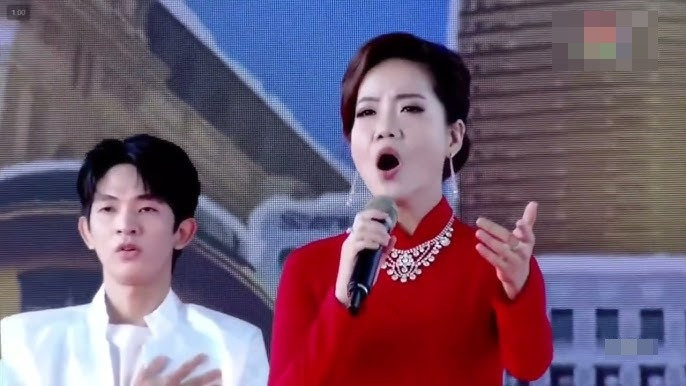 Lộ diện 'cao thủ' hát 'Viết tiếp câu chuyện hòa bình' khiến dân mạng bái phục Ảnh 2