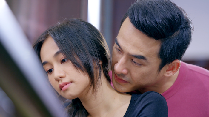 Trong phim Bóng Ma Hạnh Phúc, Lương Thế Thành trong vai Hoàng Dũng, có quan hệ ngoài luồng với người thứ ba (do Ngân Hòa thủ vai).