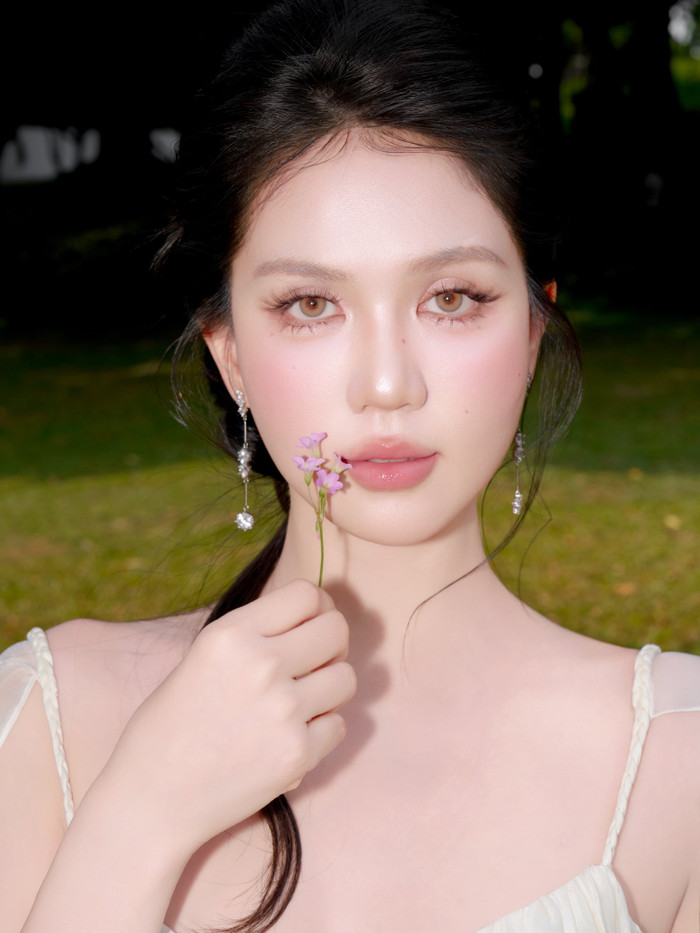 Ngọc Trinh vừa đăng tải bài viết mới trên trang cá nhân (Ảnh: FBNV).