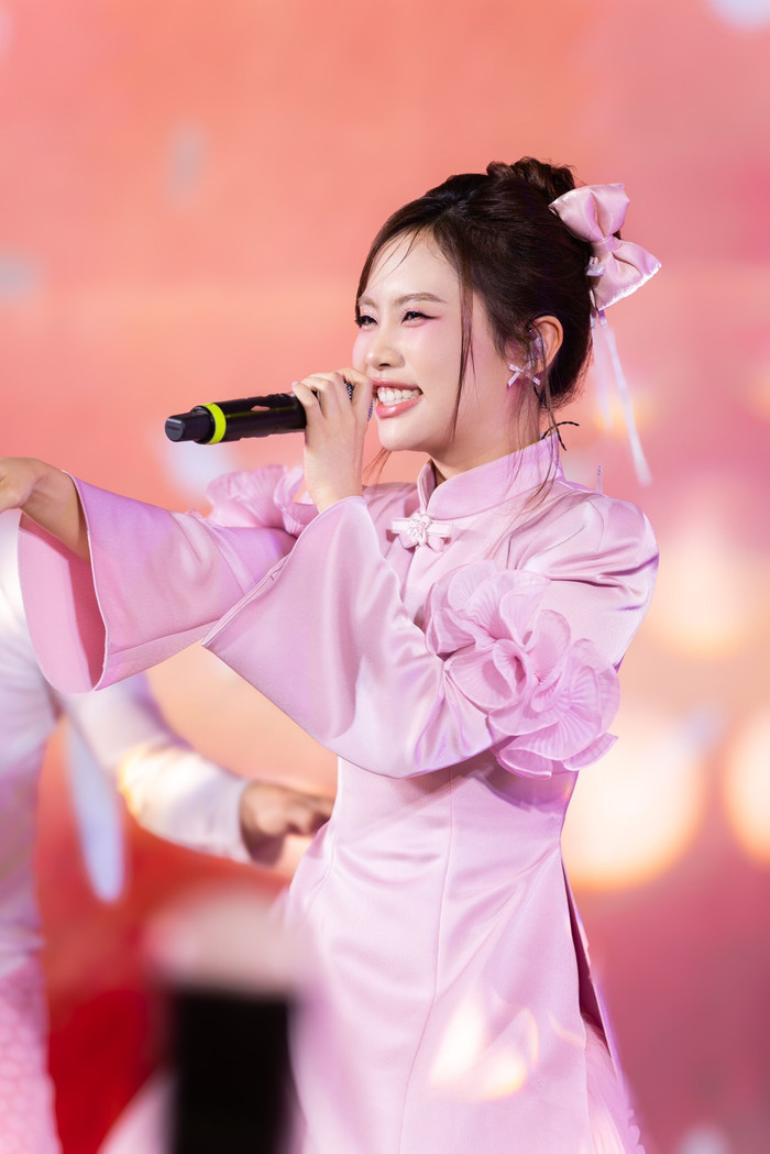 Phương Mỹ Chi nghiêm túc, bền bỉ với con đường ca hát.