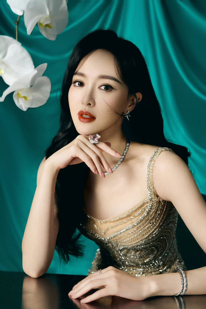 Trước tin đồn rạn nứt với La Tấn, Đường Yên đã lựa chọn giữ im lặng. Ảnh: Weibo